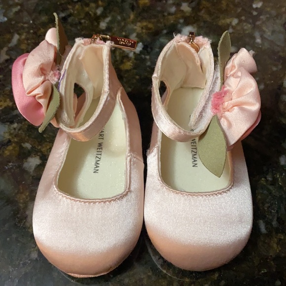 Stuart Weitzman pink satin rosette crib shoes - Picture 2 of 4